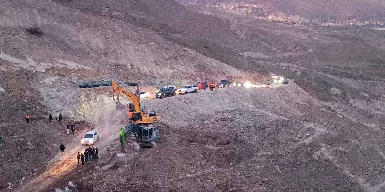 6 gündür kapalı olan Hakkari-Van kara yolunda kontrollü geçiş başladı