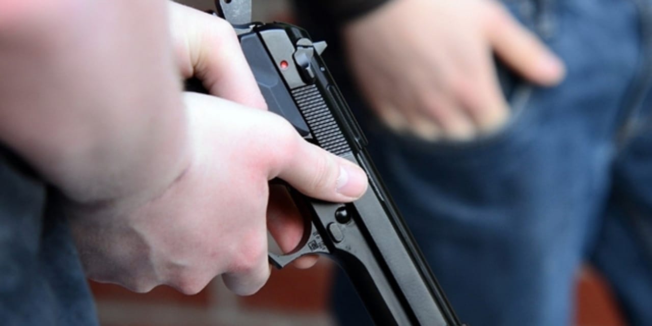 Hız uyarısına kurşunlu yanıt: 17 yaşındaki şüpheli akranını silahla yaraladı!