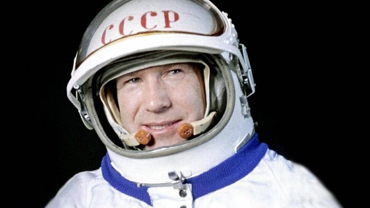 Uzayda yürüyen ilk insan Sovyet kozmonot Aleksey Leonov yaşamını yitirdi