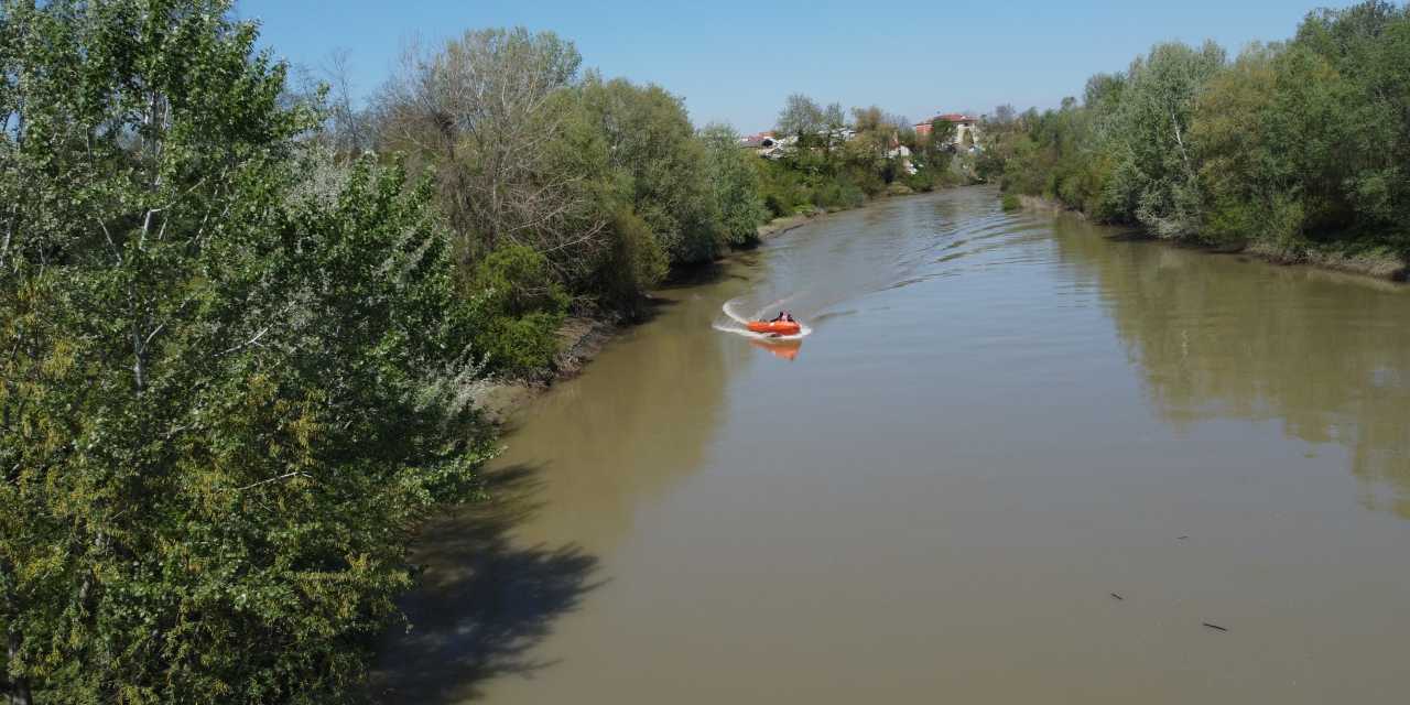 6 yaşındaki çocuk nehirde kayboldu! "Balığı almak için iple suya sarkıtıldı" iddiası