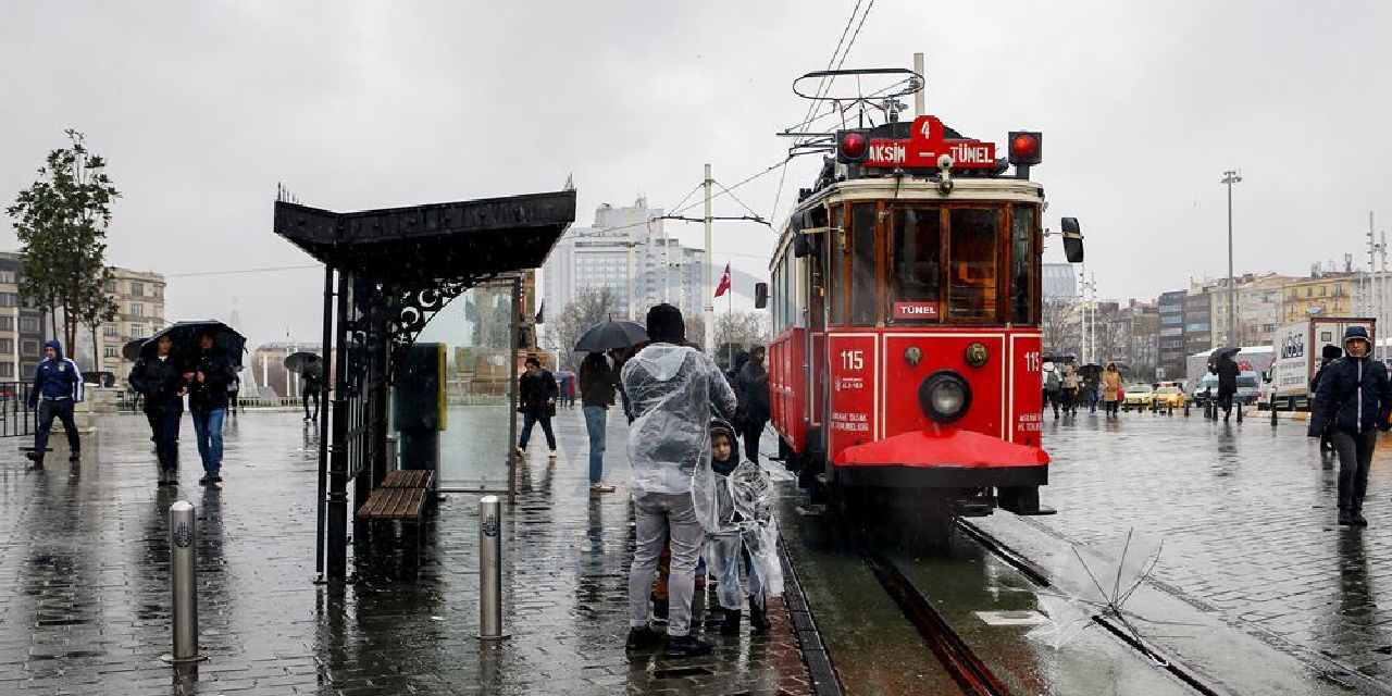 AKOM'dan İstanbullulara uyarı: Hem yağmur yağacak hem sıcaklık düşecek