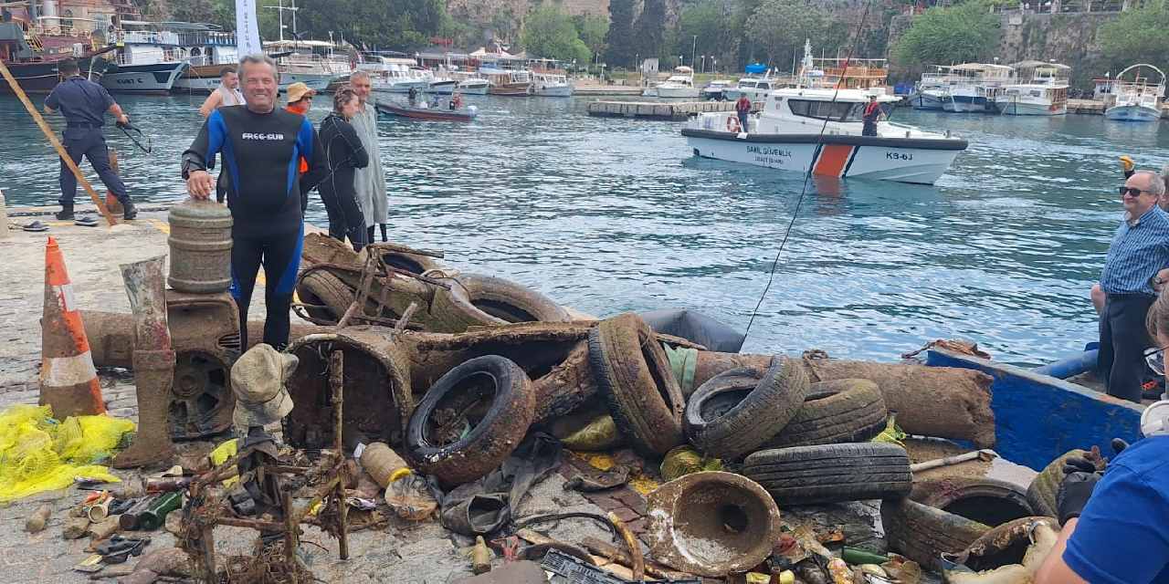 Denizden 5 ton çıkarıldı: 38 profesyonel dalgıç su altına indi