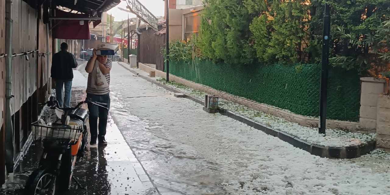 Gaziantep'i dolu vurdu: Kent beyaza büründü