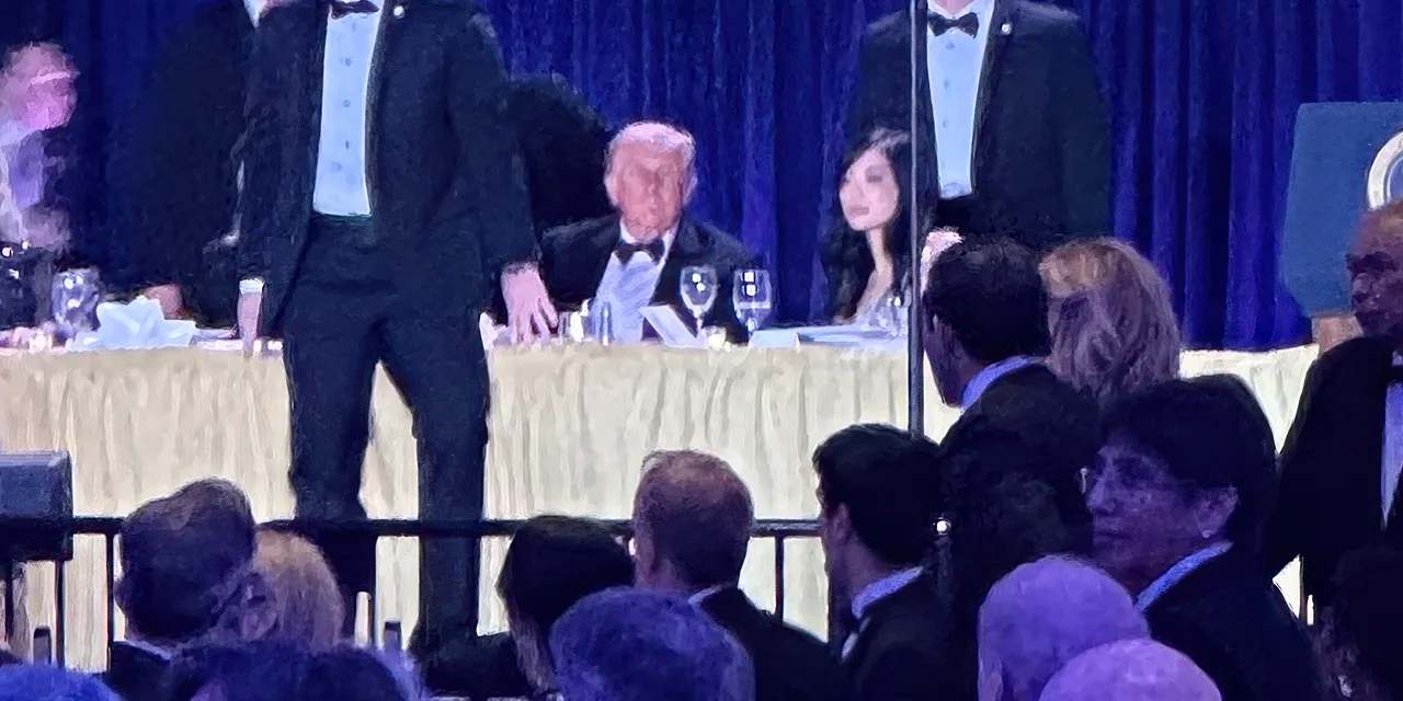 Yazık! Trump şiddete maruz kalmış!!