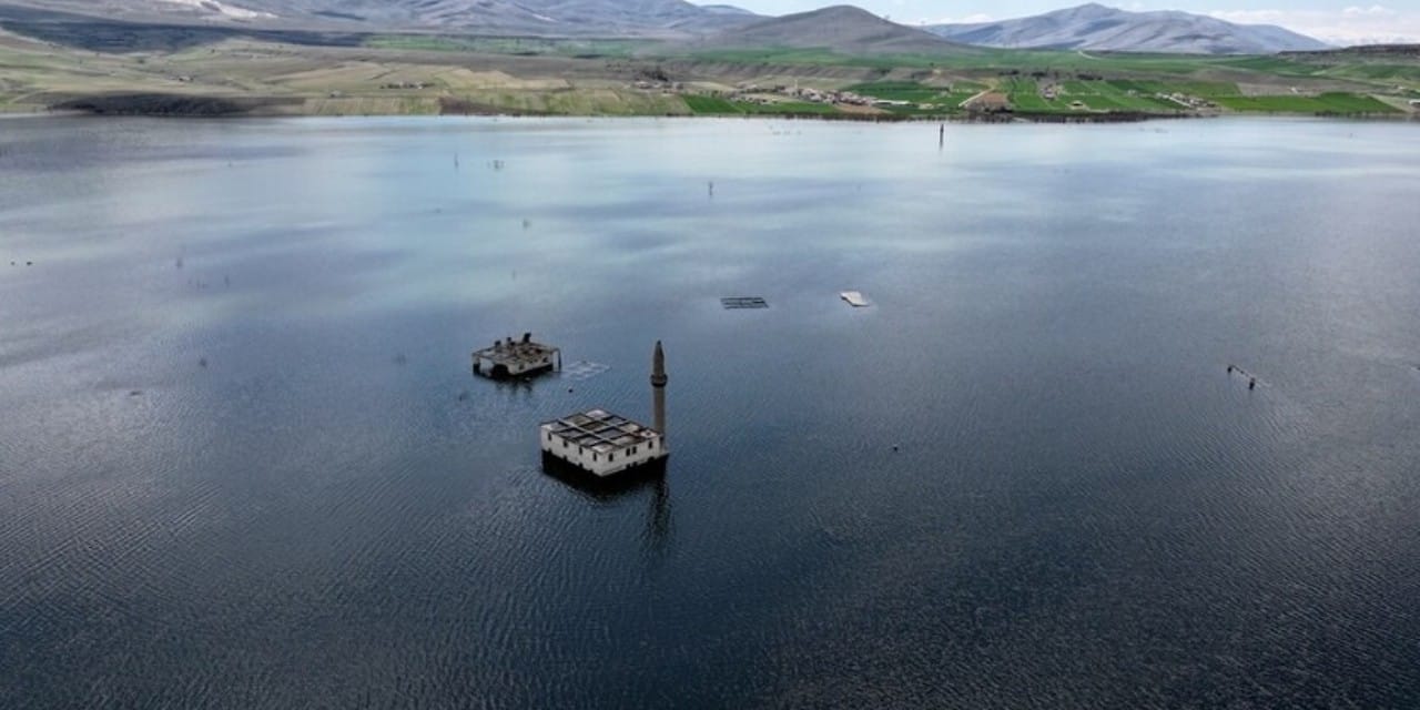 50 yılın en büyük kuraklığı bitti: 4 yerleşim yeri sular altında