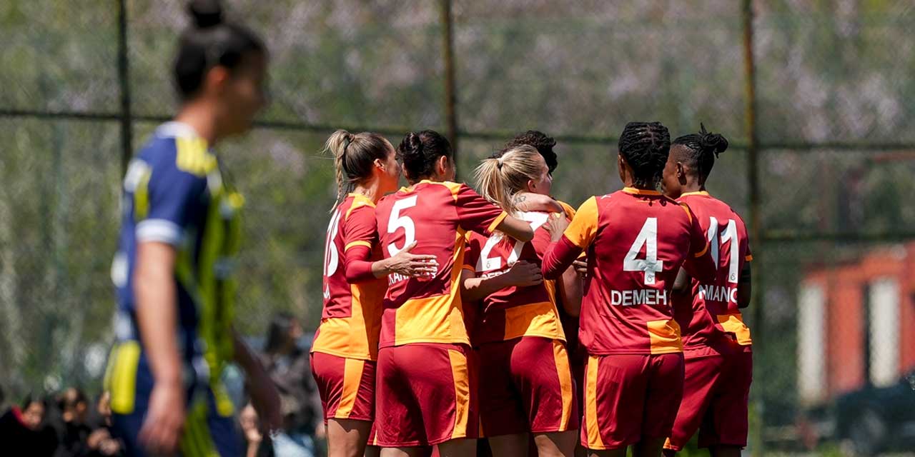 Galatasaray son dakikada kazandı: Fenerbahçe'ye yaklaştı