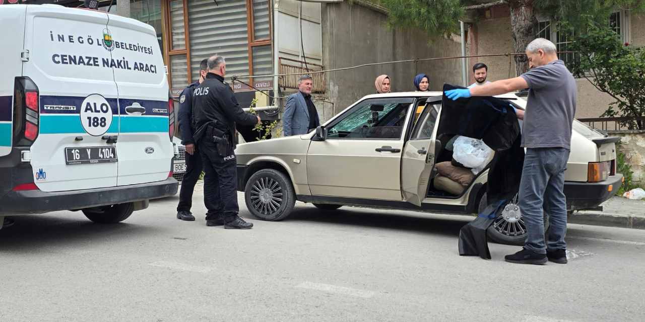 Arkadaşlarıyla birlikte arabada uyuyan Ömer bir daha uyanamadı