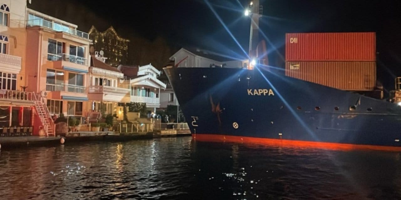 Son Dakika | İstanbul Boğazı'nda gemi karaya oturdu