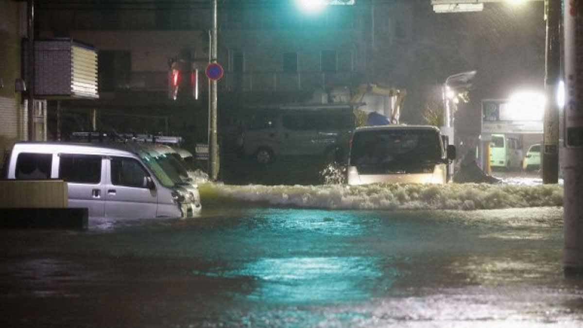 Japonya’yı tayfun vurdu: 2 ölü