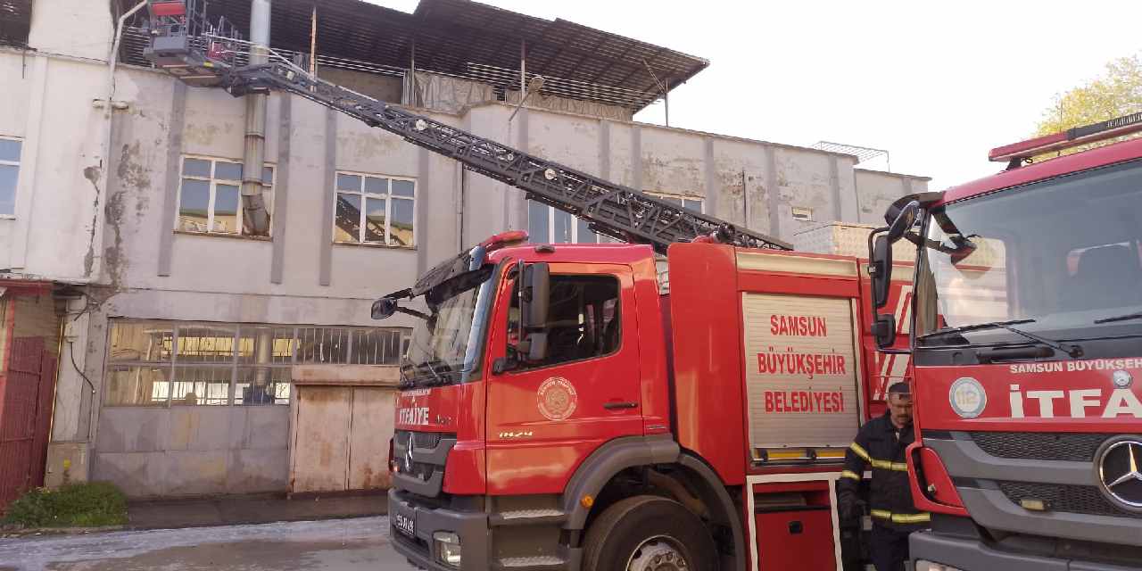 Samsun'da halı fabrikasında yangın: Alevler her yeri sardı