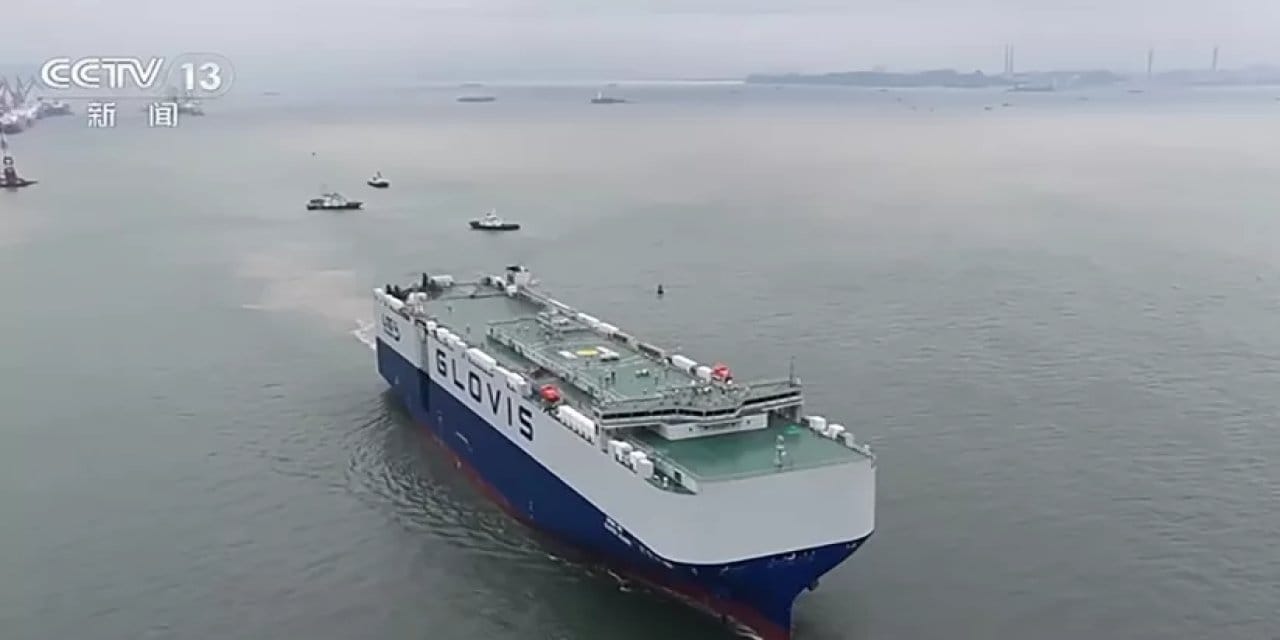 Çin imkansızın sınırlarını zorluyor ! 11 bin araçlık yüzen şehir suya iniyor