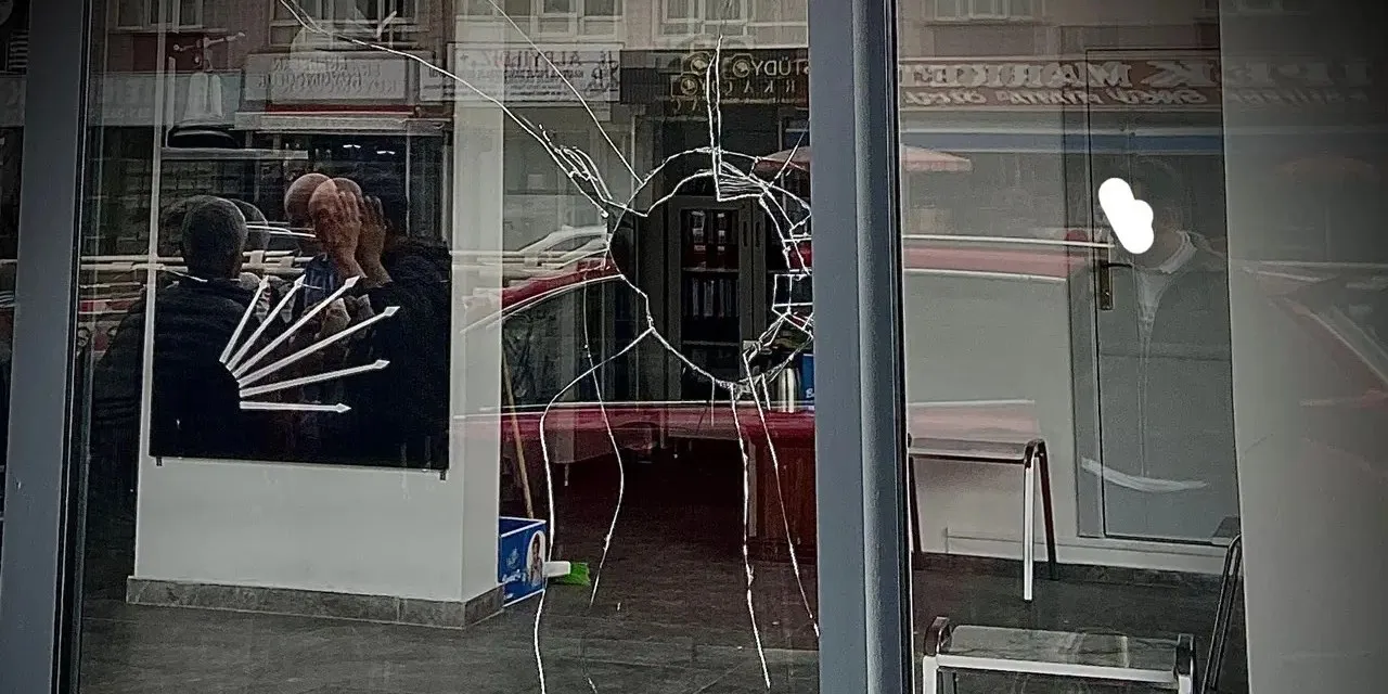 CHP İlçe Başkanlığı'na saldırıp bıçakla tehdit etmişti: Tutuklandı