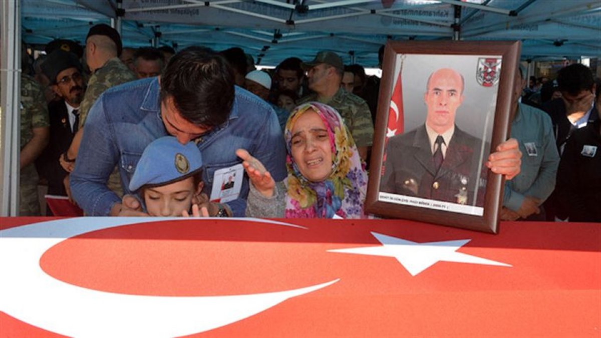 AKP'li vekilden şehit cenazesinde skandal sözler! Şehit yakınına büyük saygısızlık...