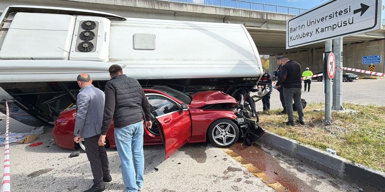 Üniversite yolunda can pazarı: 46 yaralı