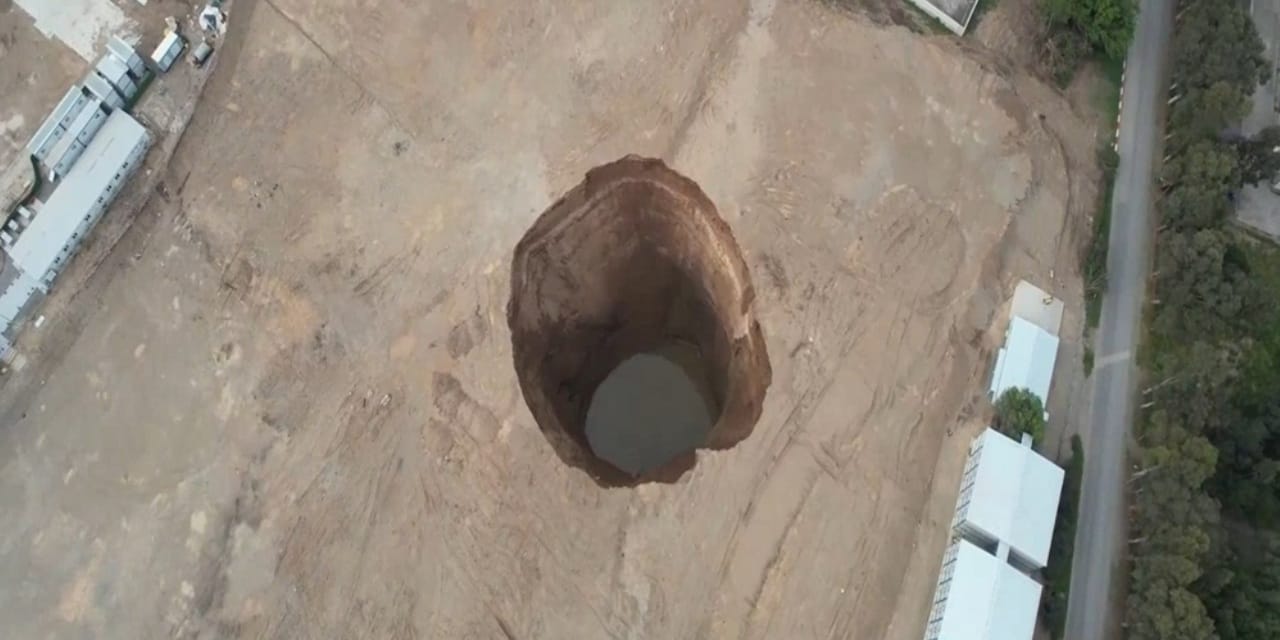 Hatay’da oluşan dev obruk gittikçe büyüyor