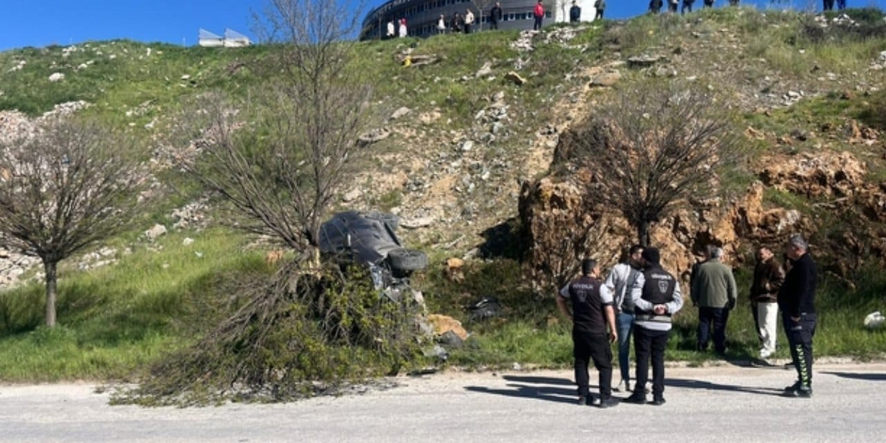 Faciadan dönüldü: El freni çekilmeyen araç şarampole uçtu