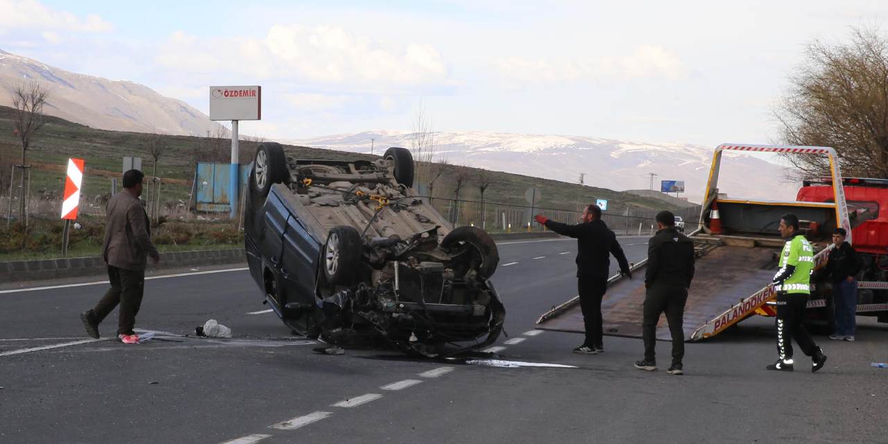 Erzurum'da iki araç birbirine girdi: Yaralılar var!