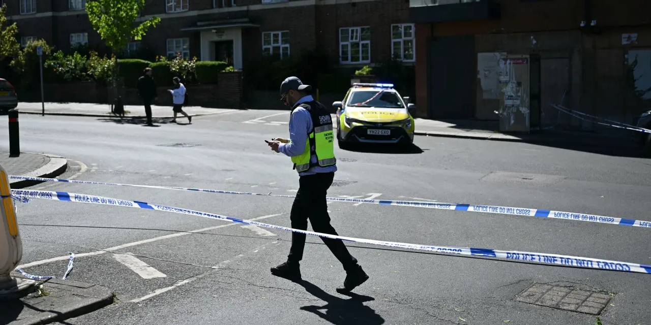 Sinagog saldırılarının ardından yeni şok! Yahudileri hedef alan saldırgan iki kişiyi bıçakladı