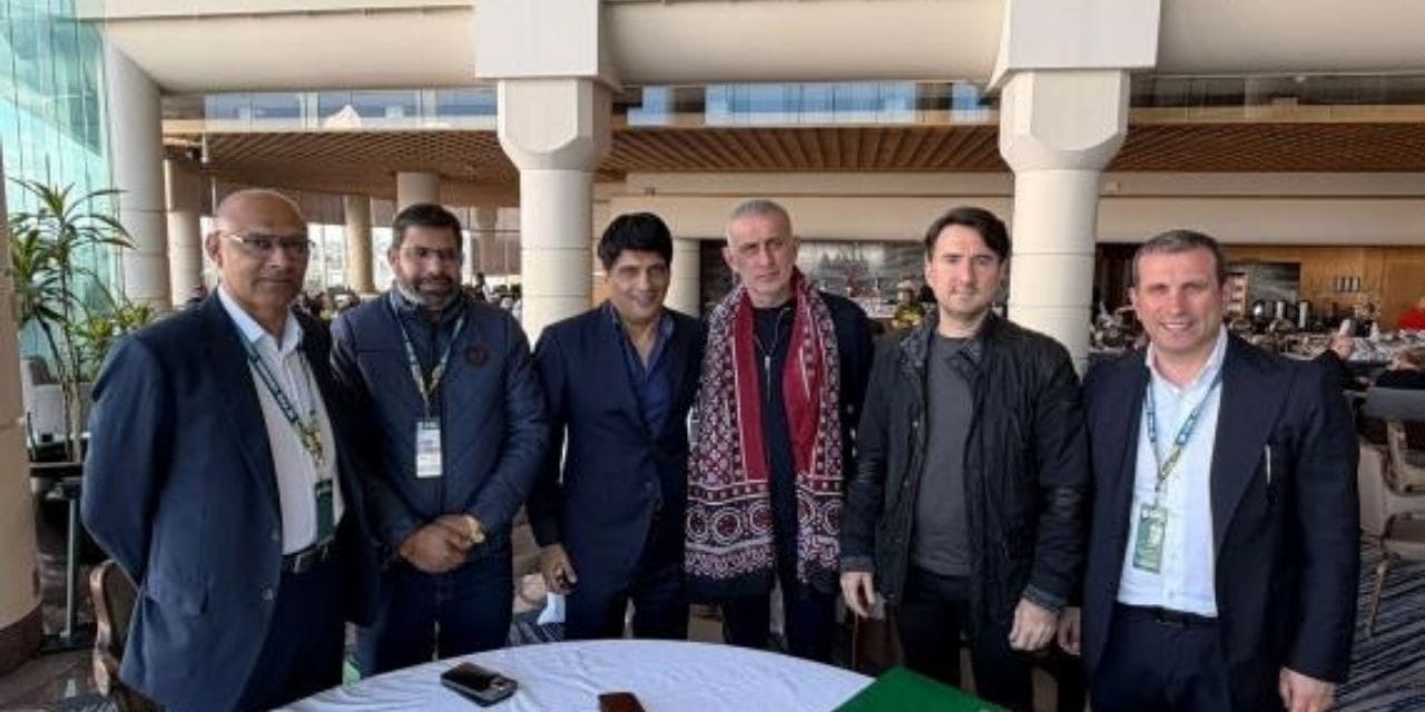 Hacıosmanoğlu Kanada'ya gidip Pakistanlı başkanla görüştü