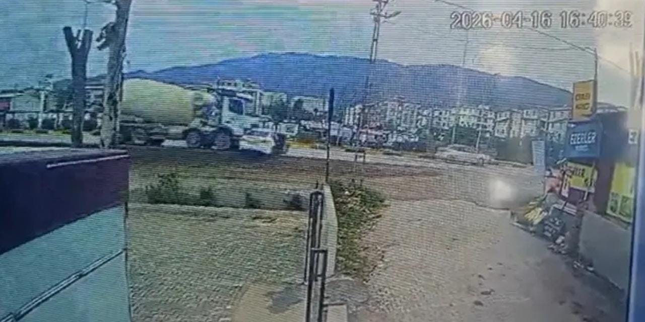Beton mikseri otomobili önüne katıp metrelerce sürükledi