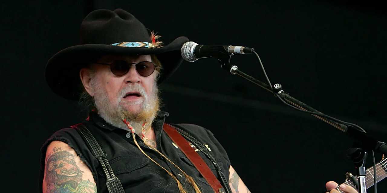 Yıllarca hapishanedeydi: Ünlü şarkıcıdan acı haber geldi!