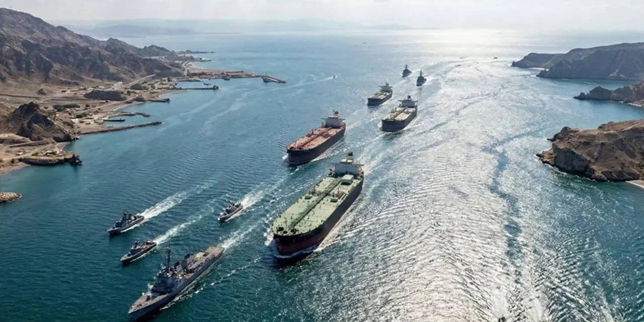 İran'dan "abluka işlemiyor" mesajı: Hürmüz'de petrol akışı devam ediyor