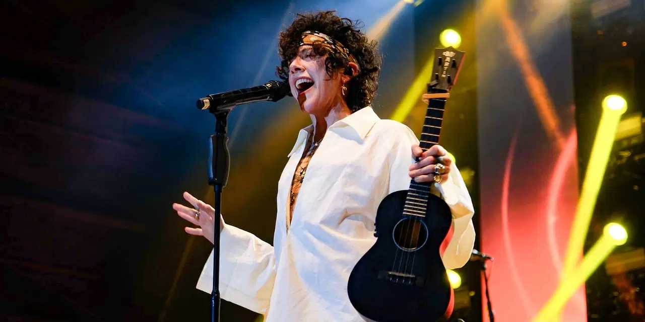 3 milyar dinlenmeyi aşan ünlü şarkıcı Türkiye'ye geliyor! Rihanna'dan Cher'e...