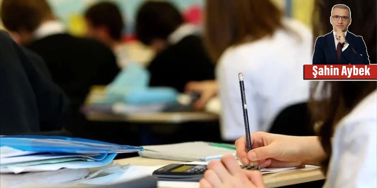 Dünyadaki gelişmelerle yarışabilecek insanlar yetiştirebilecek bir eğitim sistemimiz yok