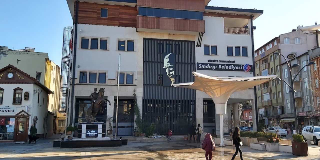 AKP döneminde 13 bin nüfuslu ilçeye 225 bin pasta!