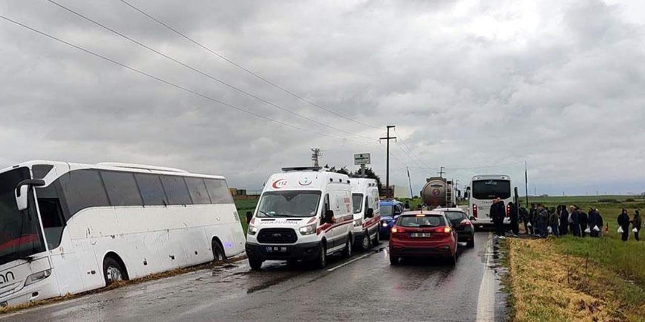 1 Mayıs kutlamalarına giden işçi servisi kaza yaptı
