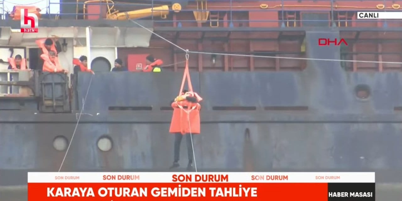 Son dakika | Sakarya'da karaya oturan gemideki personel tahliye ediliyor