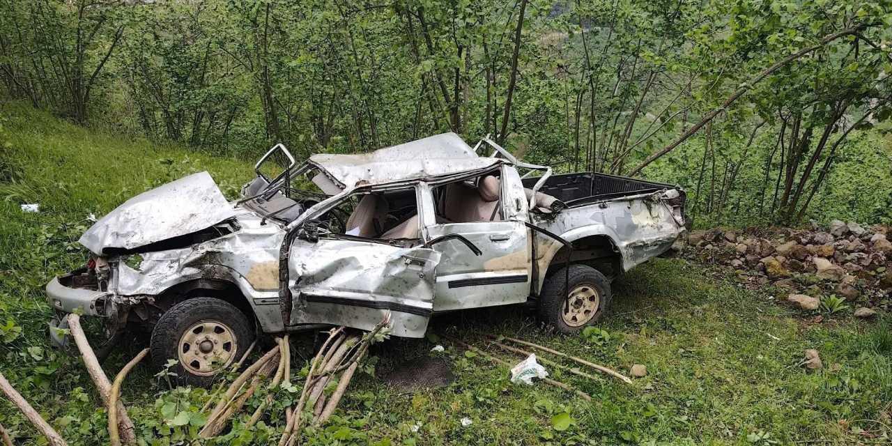 Trabzon'da fındık bahçesine devrilen kamyonetin sürücüsü hayatını kaybetti