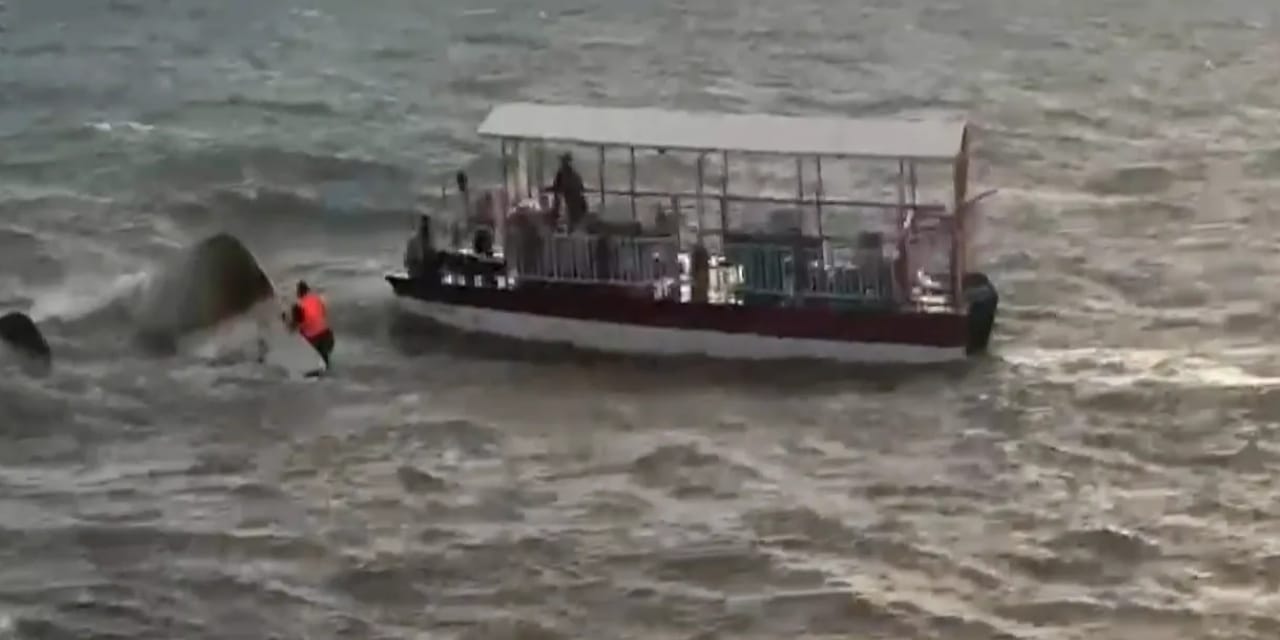 Hindistan'da turistik tekne alabora oldu: 9 ölü, 9 kayıp!