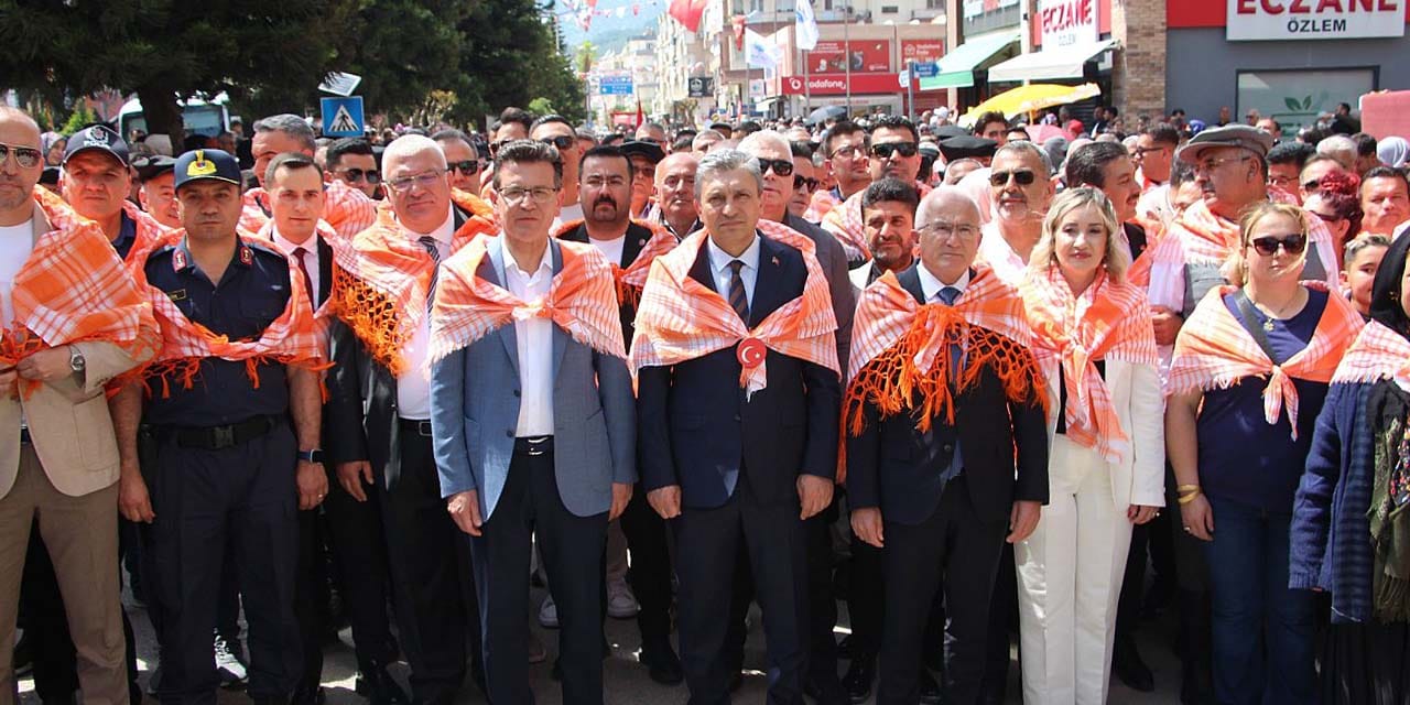 Festivalde 3 dakikada 474 gram acı biber yiyen yarışmacı birinci oldu