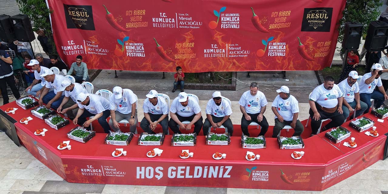 Festivalde 3 dakikada 474 gram acı biber yiyen yarışmacı birinci oldu
