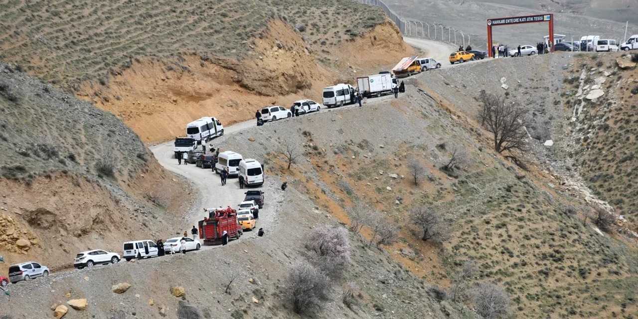 Hakkari-Van kara yolu 22 gündür açılamadı: Bölge halkından tepki
