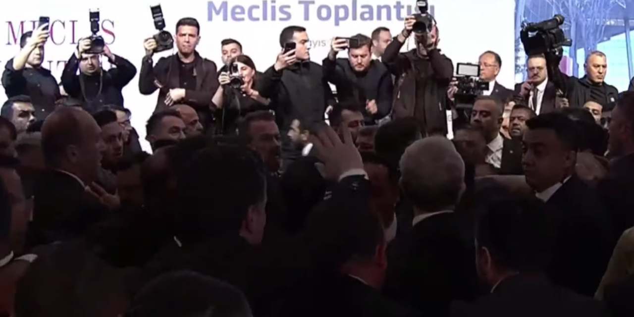 Son Dakika | Türkiye Belediyeler Birliği seçiminde arbede çıktı! İmamoğlu'nun mektubu okunurken birden ayaklandılar