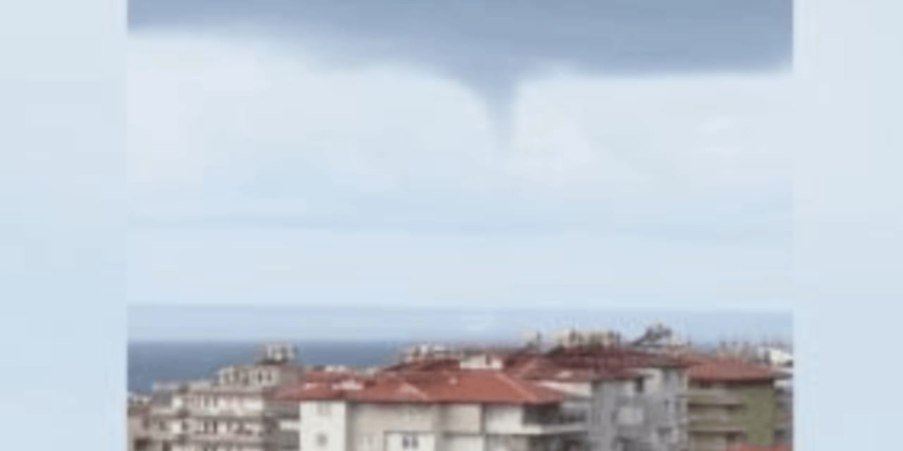 Alanya'da hortum oluştu! O anlar kamerada