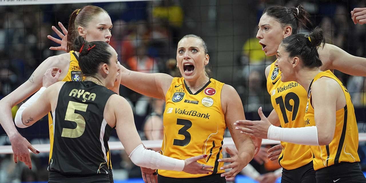 VakıfBank'tan muhteşem geri dönüş: Adını finale yazdırdı