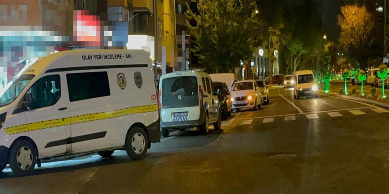 Cadde üzerinde gördüğü husumetlisini bıçakladı!