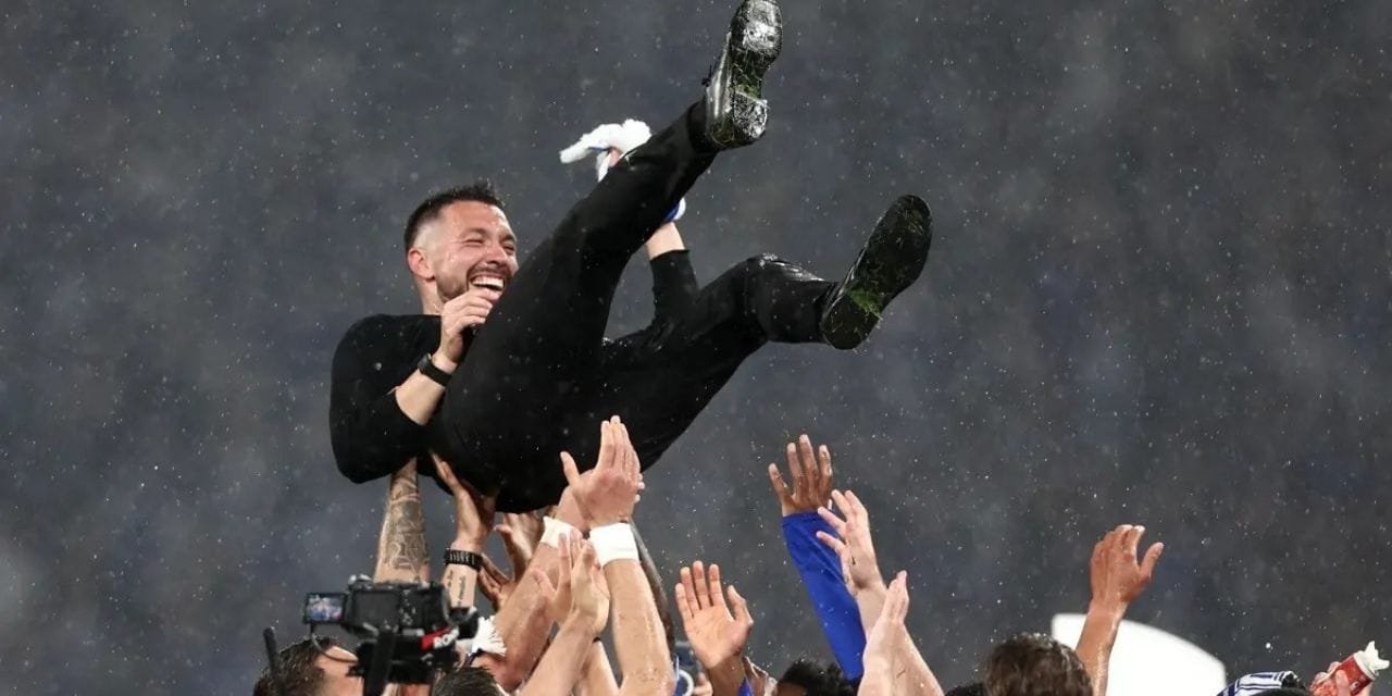 Farioli şampiyon oldu: Mourinho ikinciliği de ateşe attı
