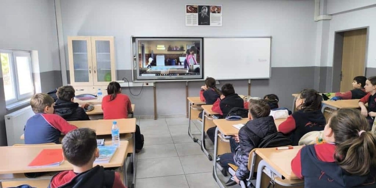 Milyonlarca öğrenciyi ve veliyi ilgilendiriyor: Okullarda yeni sistem için ilk adım atıldı