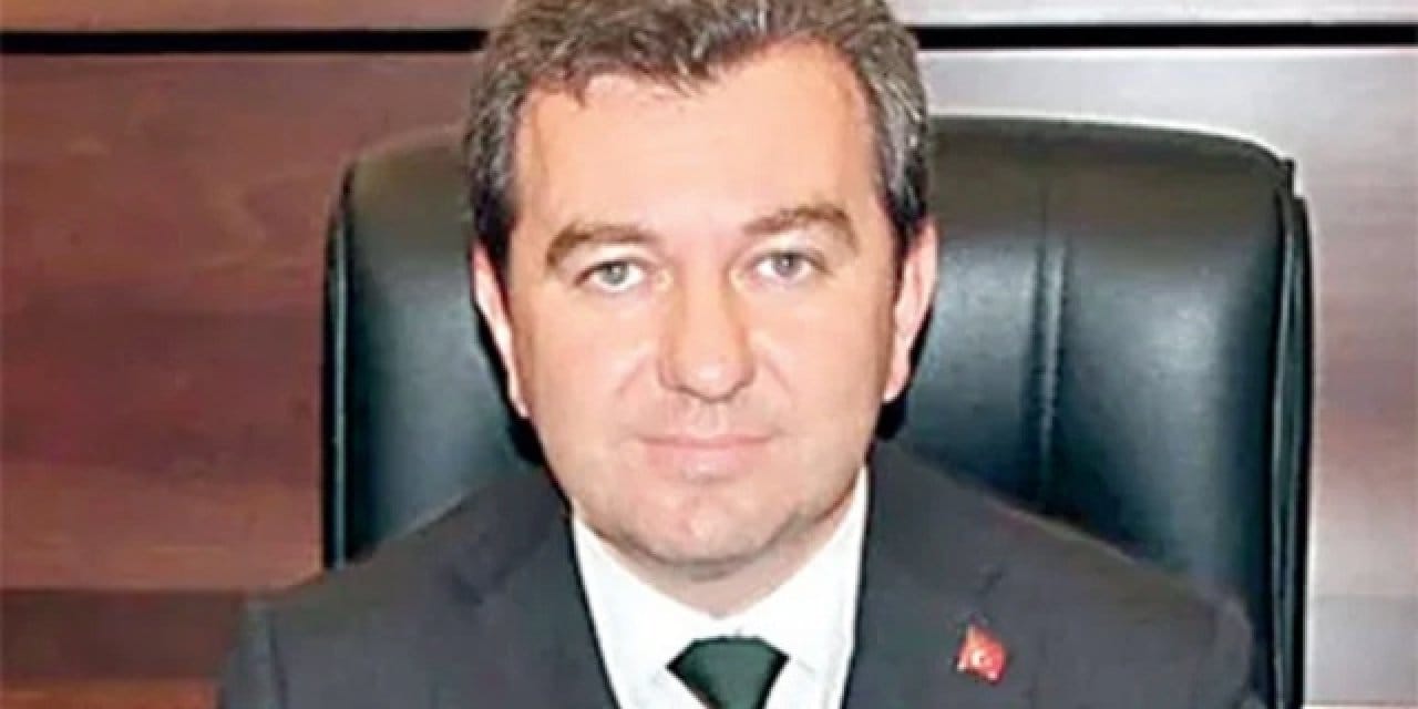 AKP’li eski belediye başkanı müdürüne silah çekti iddiası
