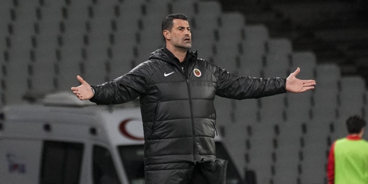 Volkan Demirel farkına varmadan kırmızı kart görmüş: Maç da bitmişti