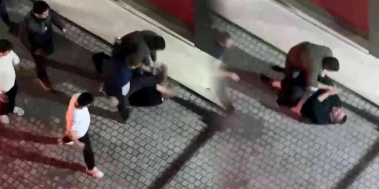 Park yeri tartışmasında güvenlik görevlisini darbettiler!