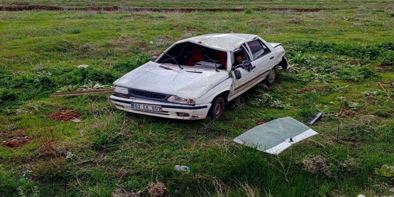Kontrolden çıkan otomobil şarampole uçtu: 6 yaralı