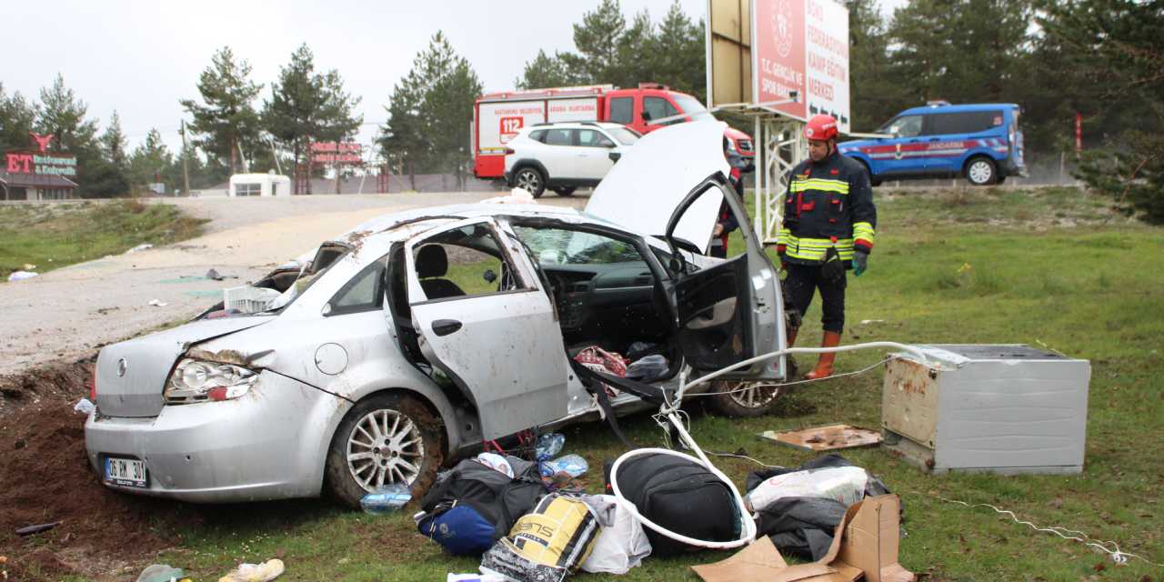 Kastamonu'da otomobil devrildi: Yaşlı çift araçta sıkıştı