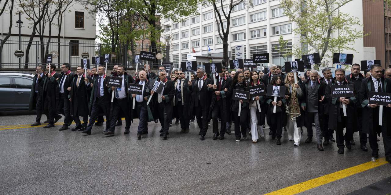 Türkiye Barolar Birliği, 'avukatlara şiddete karşı' Meclis'e yürüdü