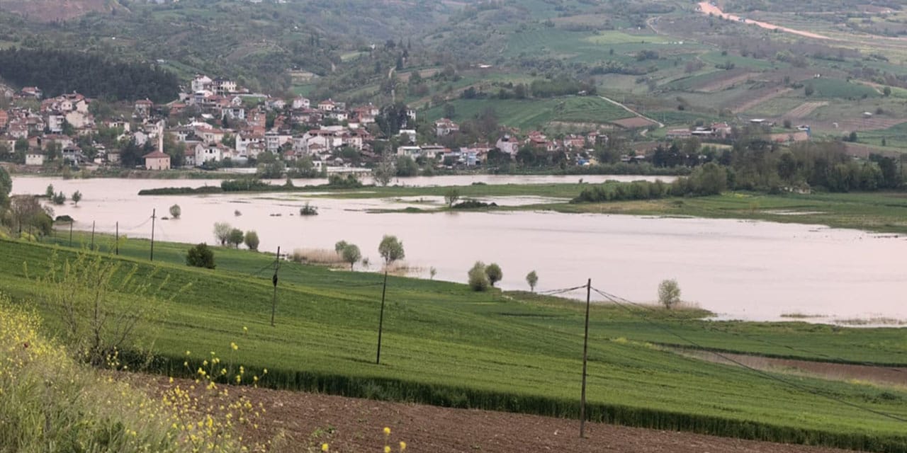 Baraj gövdesinde izinsiz ekilen araziler sular altında kaldı