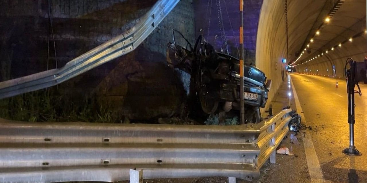 Otomobil tünel girişindeki duvara çarptı: 1 ölü